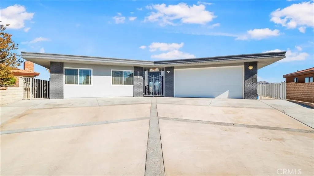 18099 Mariner, Victorville, California 92395 home-pic-4
