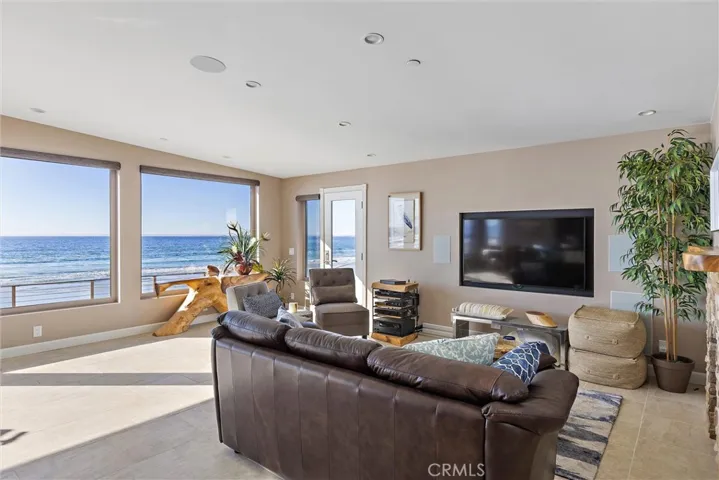 Versatile living room space.