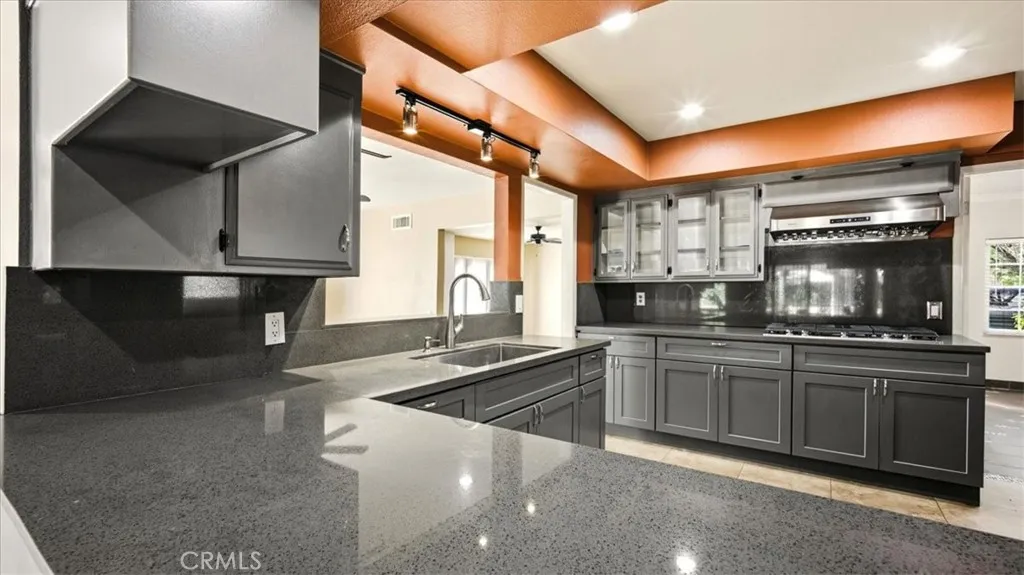 1318 N Laurel, Upland, California 91786 home-pic-17