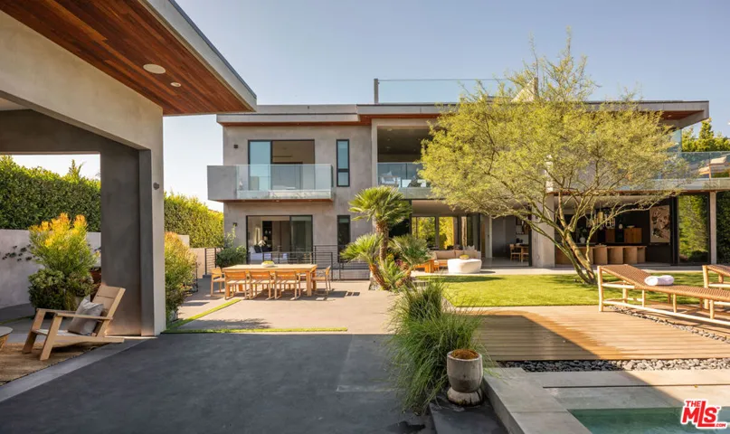1632 Stradella Road, Los Angeles, California 90077
