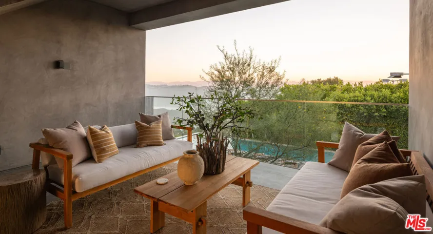 1632 Stradella Road, Los Angeles, California 90077