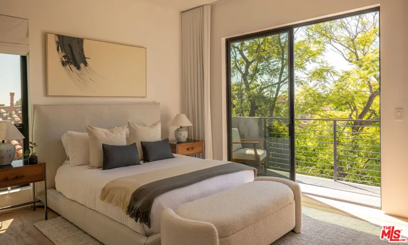 1632 Stradella Road, Los Angeles, California 90077