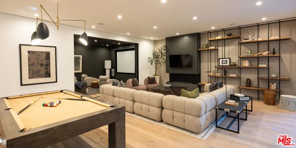 1632 Stradella Road, Los Angeles, California 90077