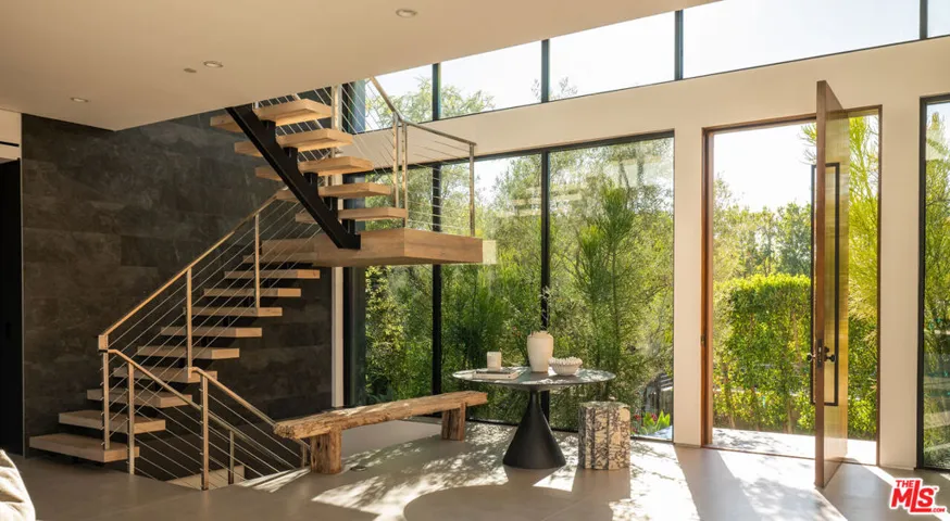 1632 Stradella Road, Los Angeles, California 90077