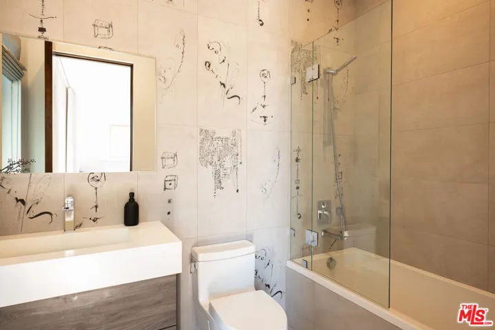 1632 Stradella Road, Los Angeles, California 90077