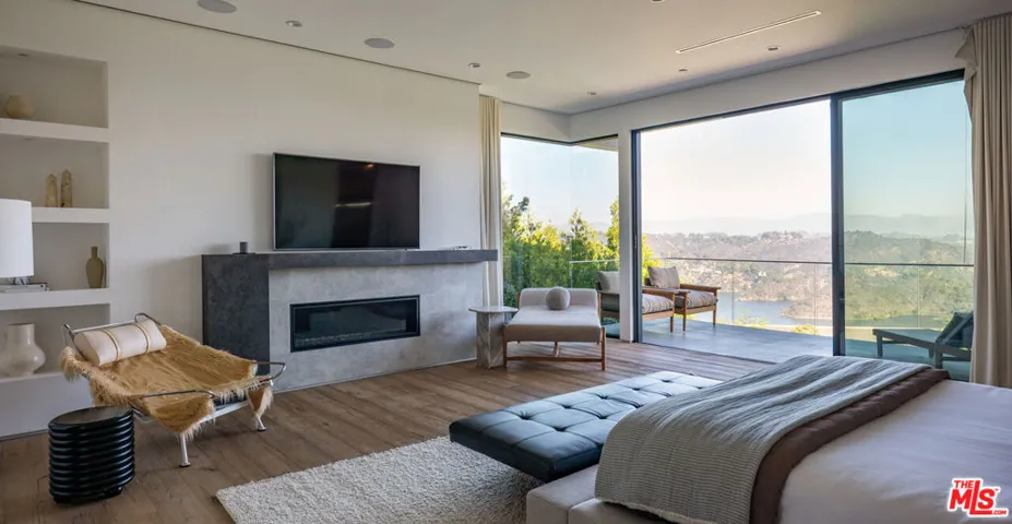 1632 Stradella Road, Los Angeles, California 90077