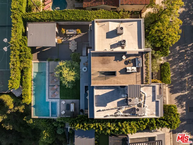 1632 Stradella Road, Los Angeles, California 90077