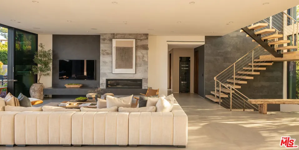 1632 Stradella Road, Los Angeles, California 90077