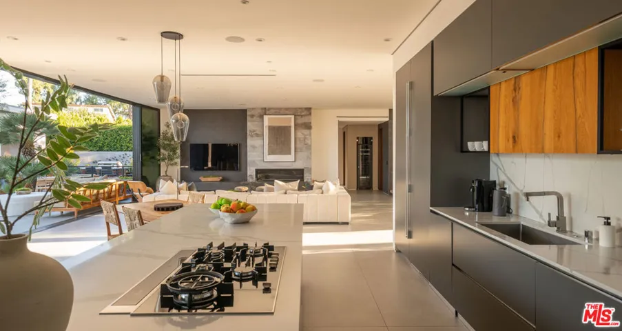 1632 Stradella Road, Los Angeles, California 90077