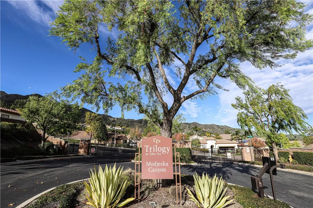 24326 Fawnskin, Corona, California 92883 home-pic-68
