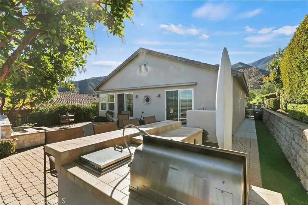 24326 Fawnskin, Corona, California 92883 home-pic-39