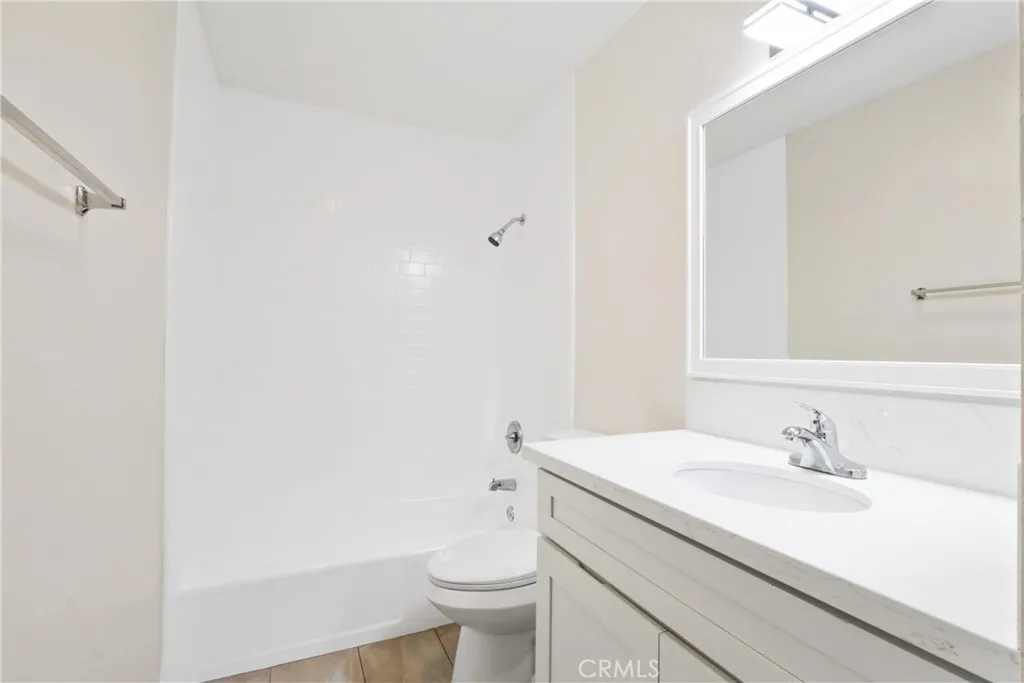 1187 E 3rd Street 215, Long Beach, California 90802 home-pic-7