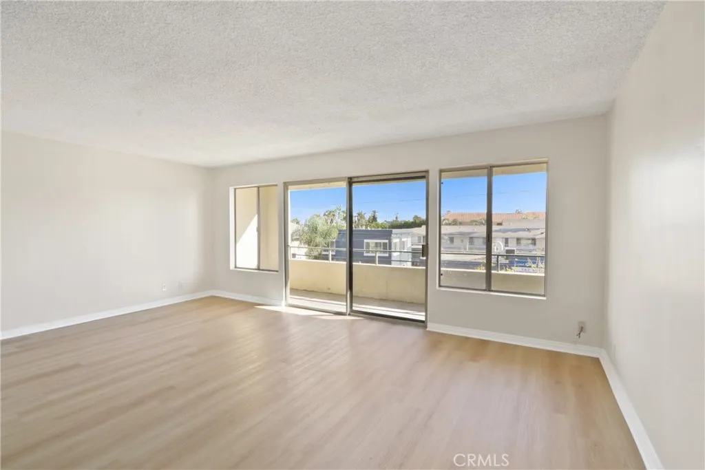 1187 E 3rd Street 215, Long Beach, California 90802 home-pic-3