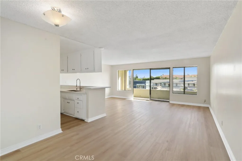 1187 E 3rd Street 215, Long Beach, California 90802 home-pic-1
