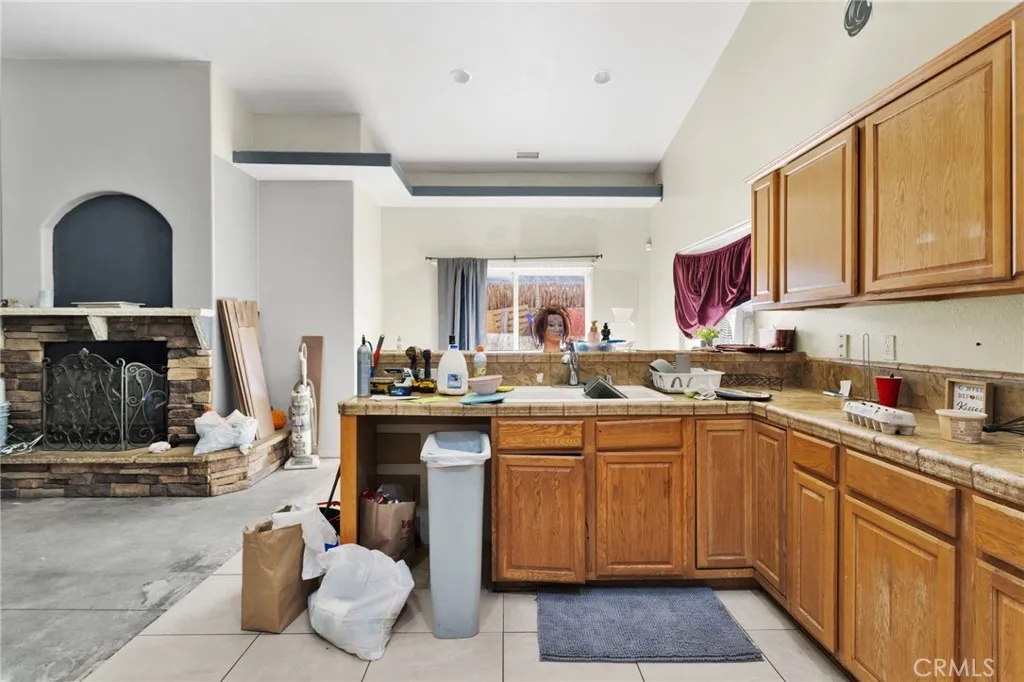 16255 Seneca Road, Victorville, California 92395 home-pic-9