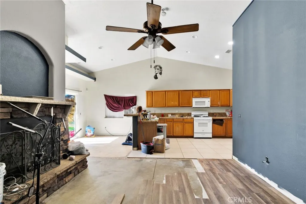 16255 Seneca Road, Victorville, California 92395 home-pic-3