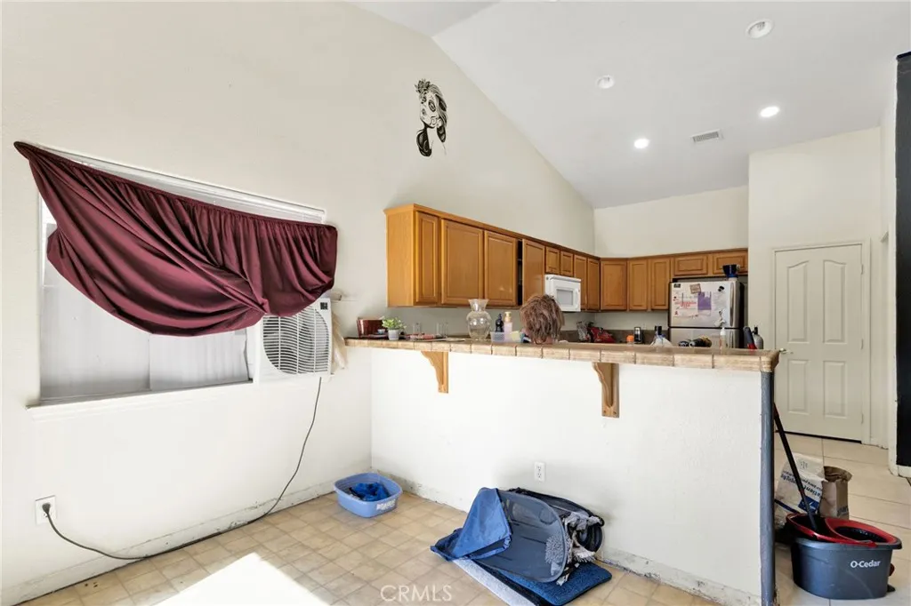 16255 Seneca Road, Victorville, California 92395 home-pic-7