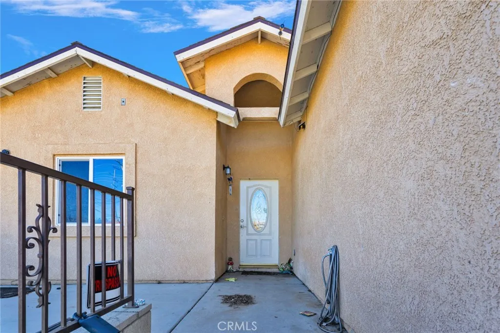16255 Seneca Road, Victorville, California 92395 home-pic-2