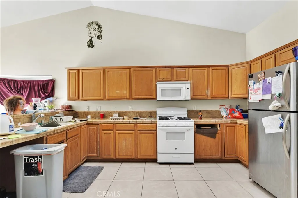 16255 Seneca Road, Victorville, California 92395 home-pic-8