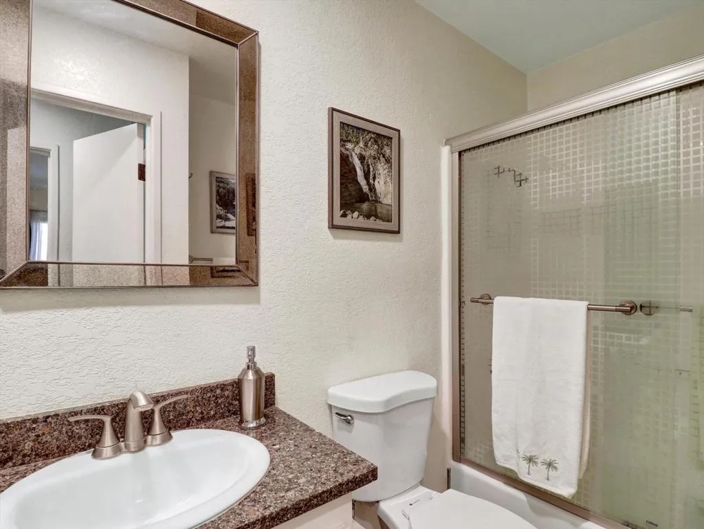470 N Villa Court 208, Palm Springs, California 92262 home-pic-17