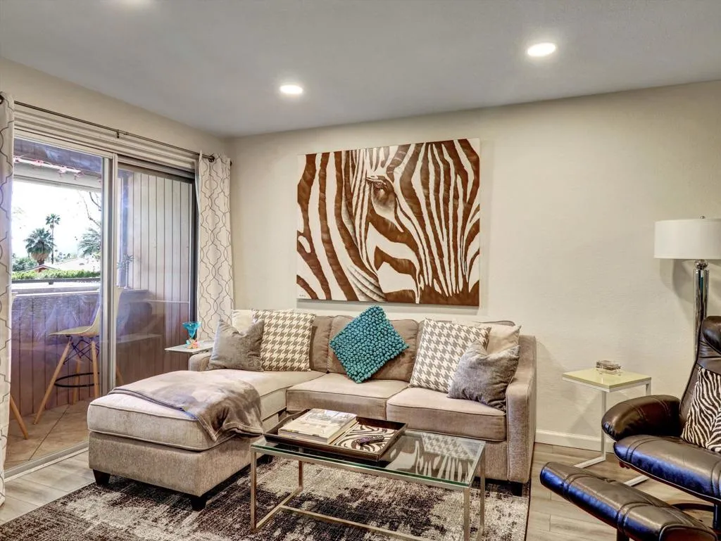 470 N Villa Court 208, Palm Springs, California 92262 home-pic-22