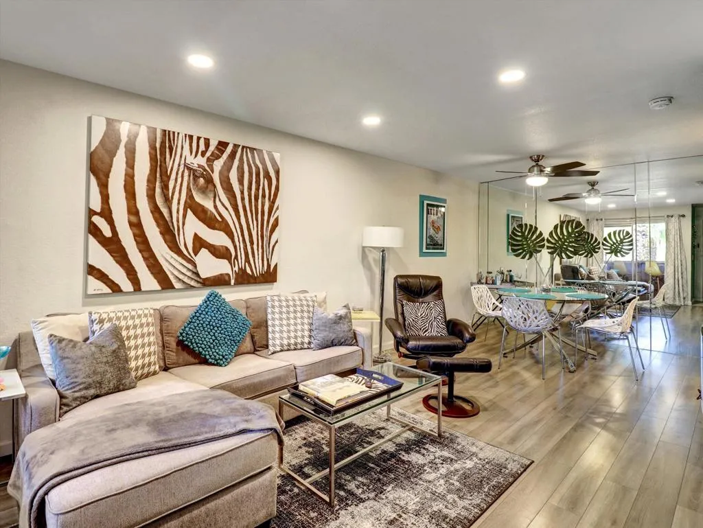 470 N Villa Court 208, Palm Springs, California 92262 home-pic-4