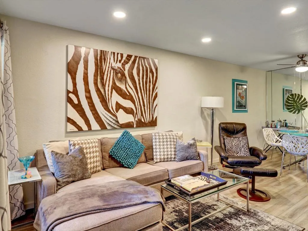 470 N Villa Court 208, Palm Springs, California 92262 home-pic-5