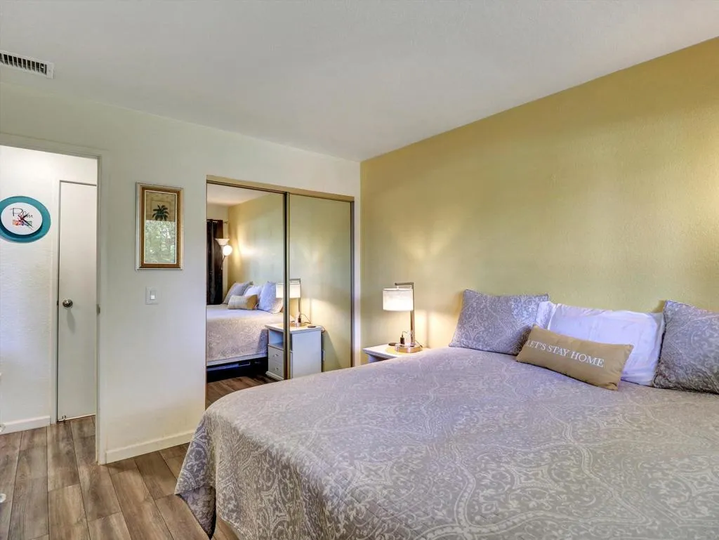 470 N Villa Court 208, Palm Springs, California 92262 home-pic-15