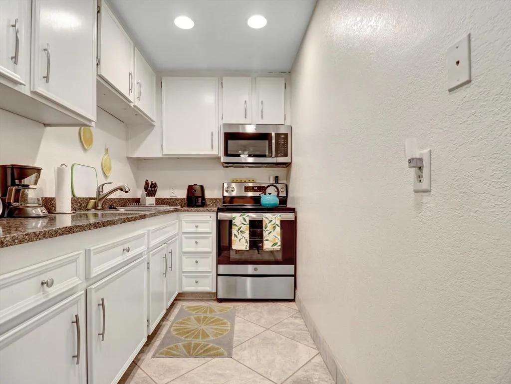 470 N Villa Court 208, Palm Springs, California 92262 home-pic-11