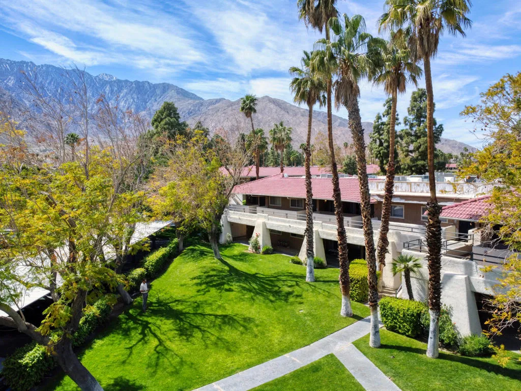 470 N Villa Court 208, Palm Springs, California 92262 home-pic-33