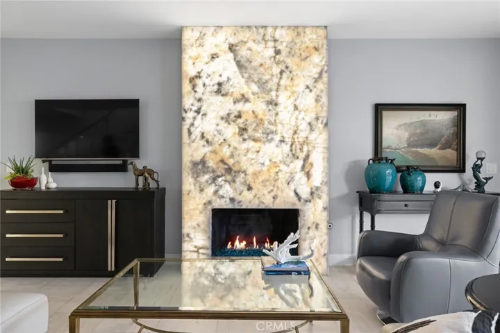 Gas fireplace with translucent quartzite that lights up