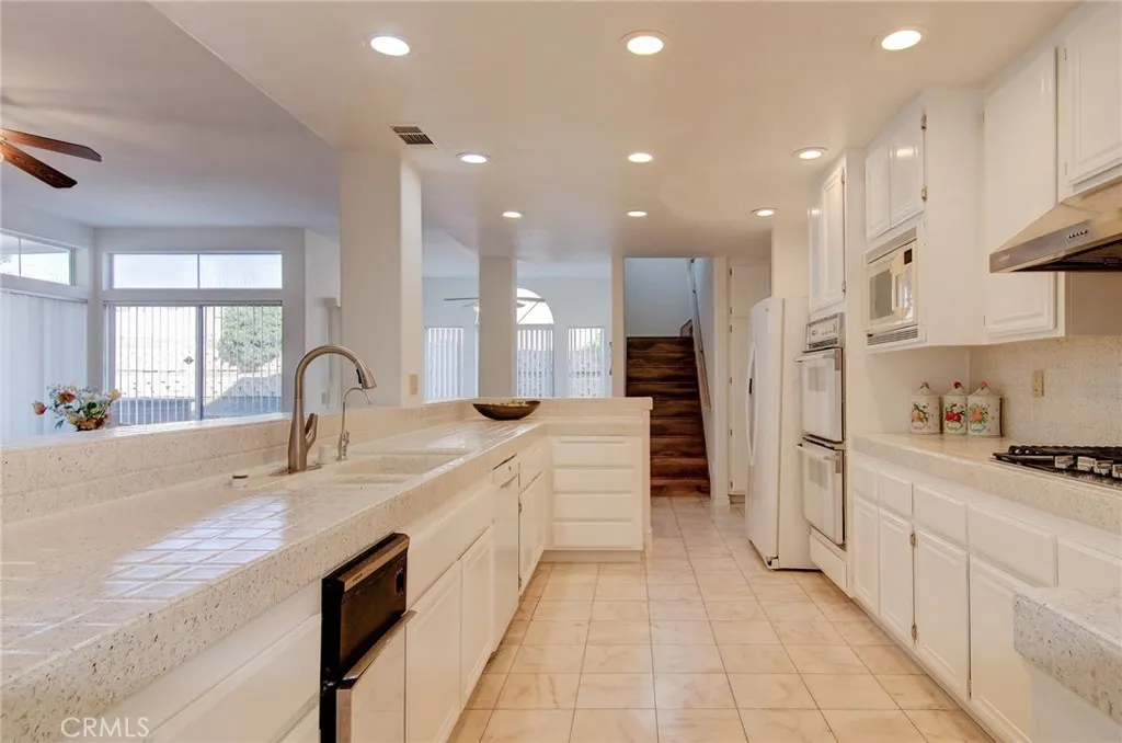 5365 Avenida De Michelle, Yorba Linda, California 92887 home-pic-6