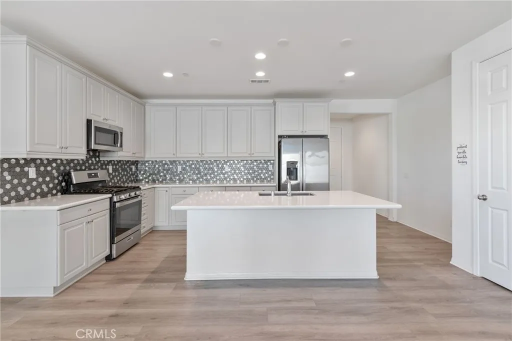 6135 W Avenue J9, Lancaster, California 93536 home-pic-15