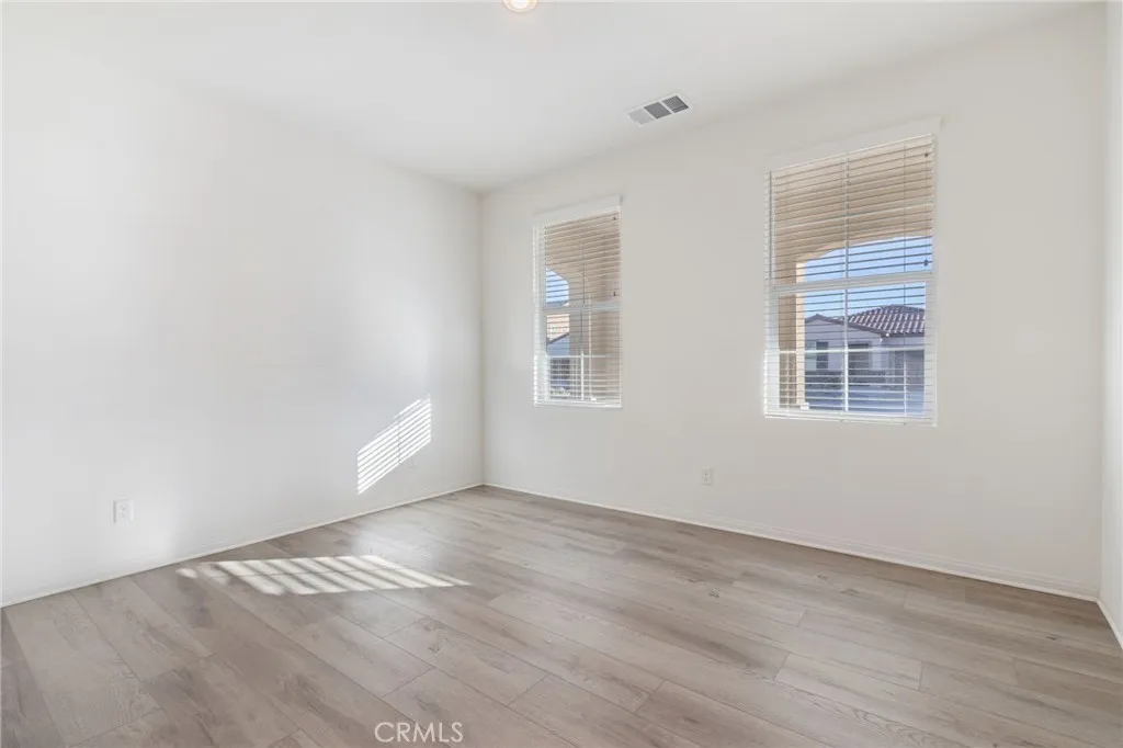 6135 W Avenue J9, Lancaster, California 93536 home-pic-10