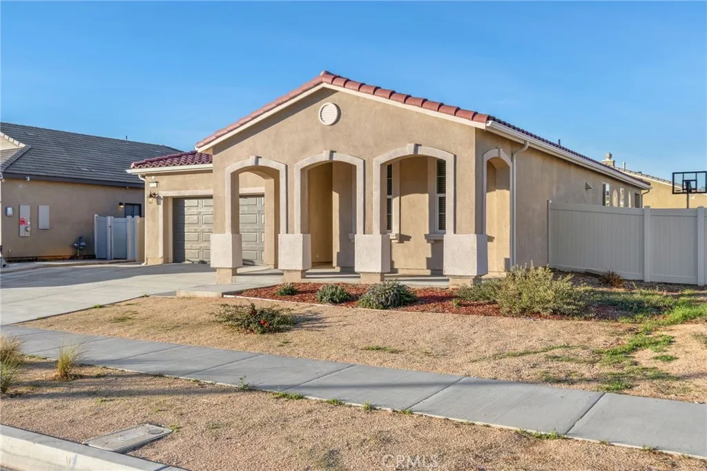 6135 W Avenue J9, Lancaster, California 93536 home-pic-3