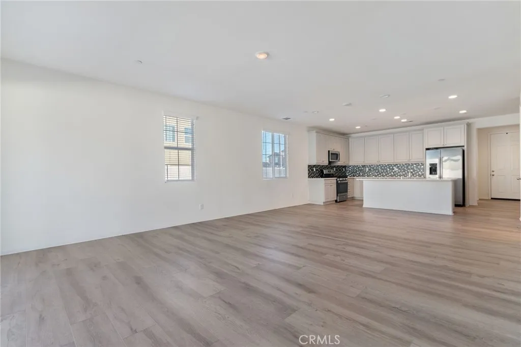 6135 W Avenue J9, Lancaster, California 93536 home-pic-19