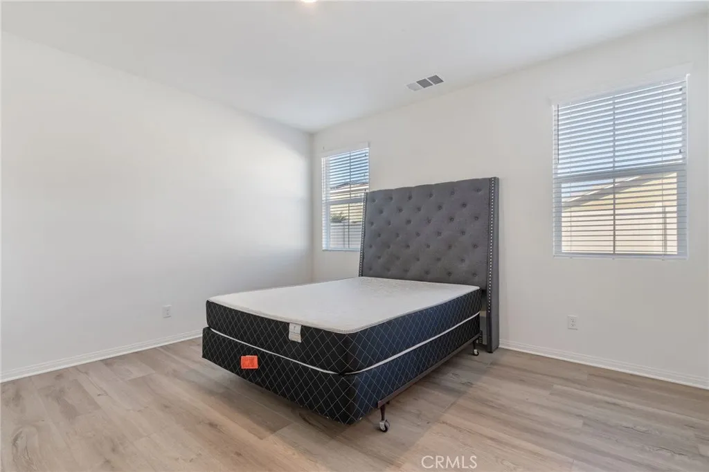 6135 W Avenue J9, Lancaster, California 93536 home-pic-22