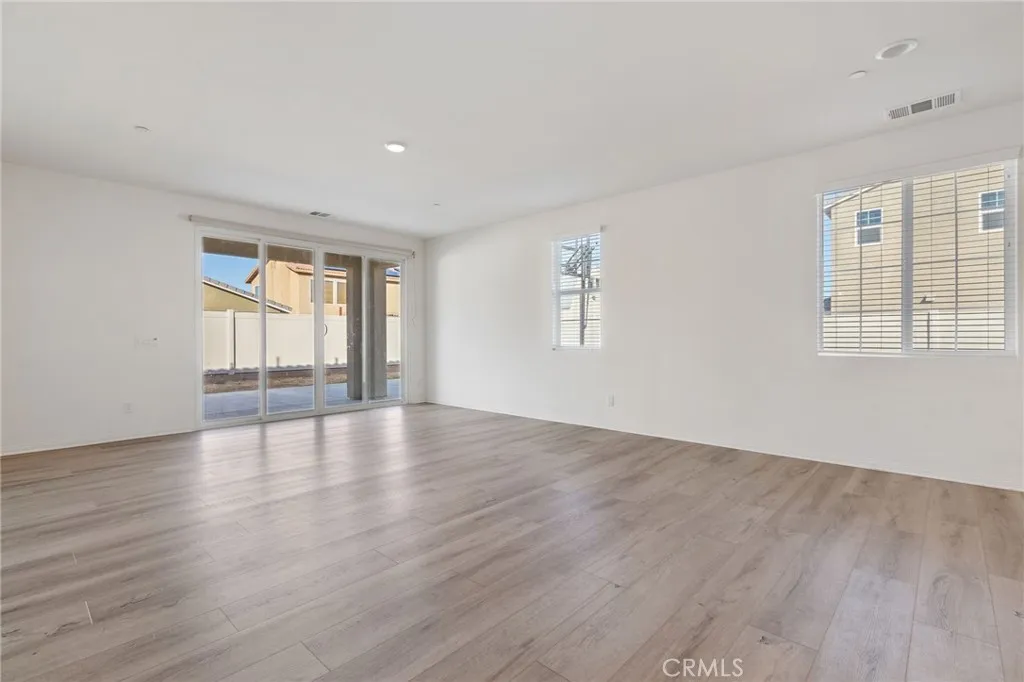 6135 W Avenue J9, Lancaster, California 93536 home-pic-17