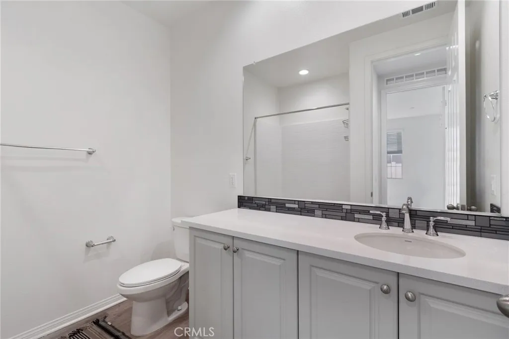 6135 W Avenue J9, Lancaster, California 93536 home-pic-25