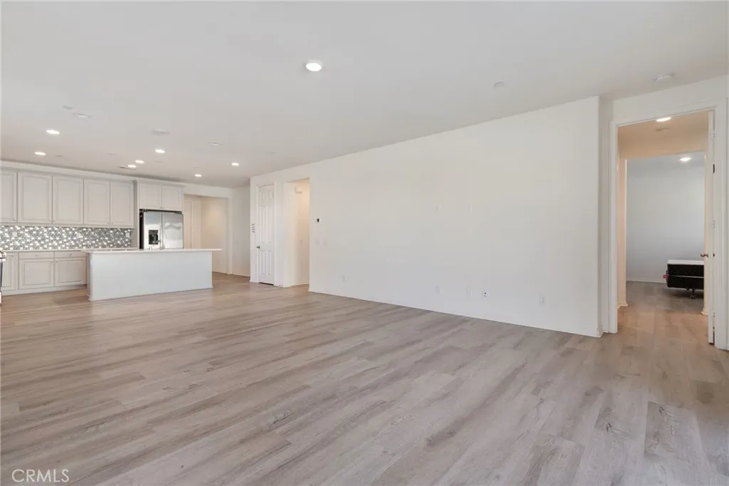 6135 W Avenue J9, Lancaster, California 93536 home-pic-18