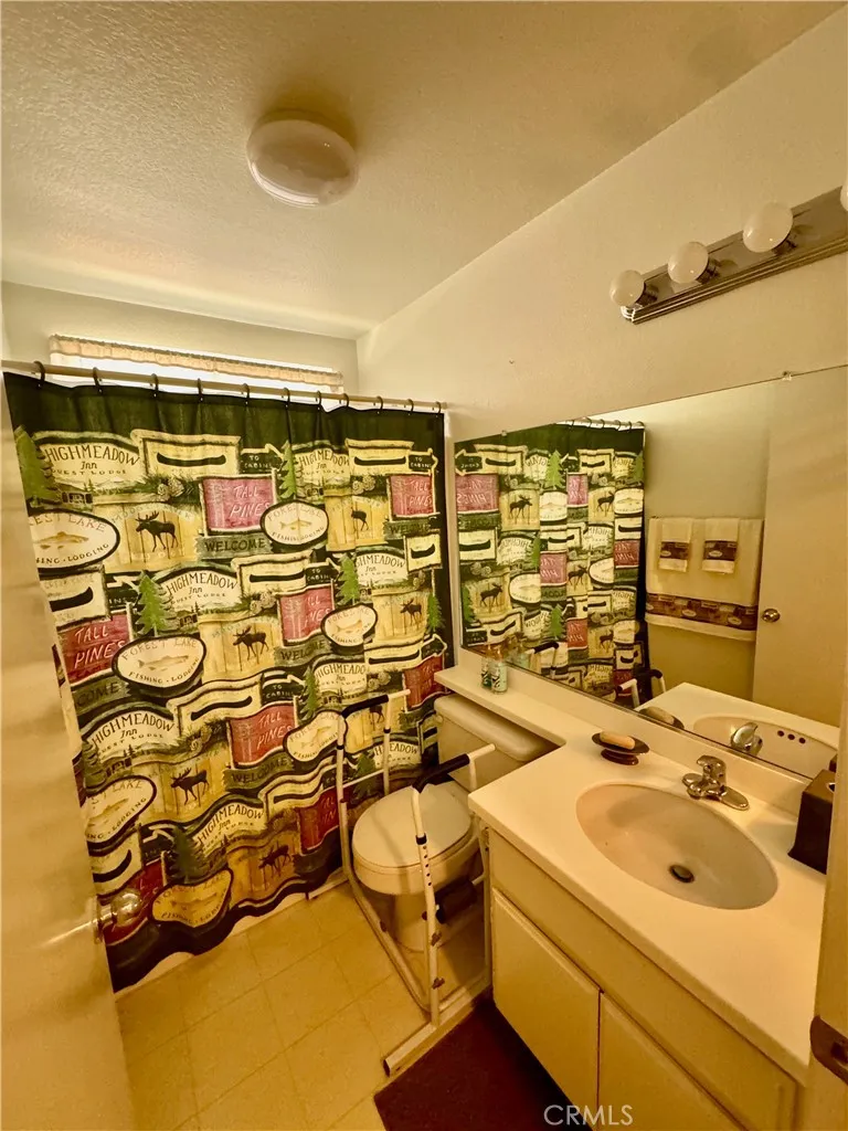 15747 Ox Hill Court, Adelanto, California 92301 home-pic-6