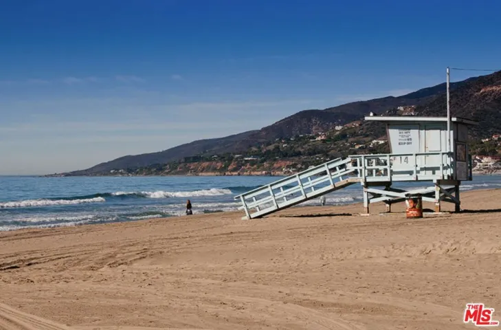 Stones throw from Zuma Beach