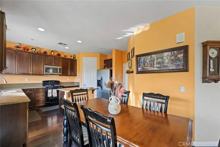 Open Dinning / Kitchen