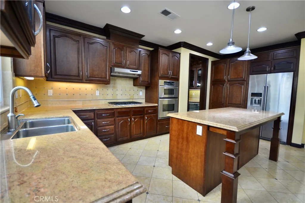 233 Eagle, Hemet, California 92545 home-pic-1
