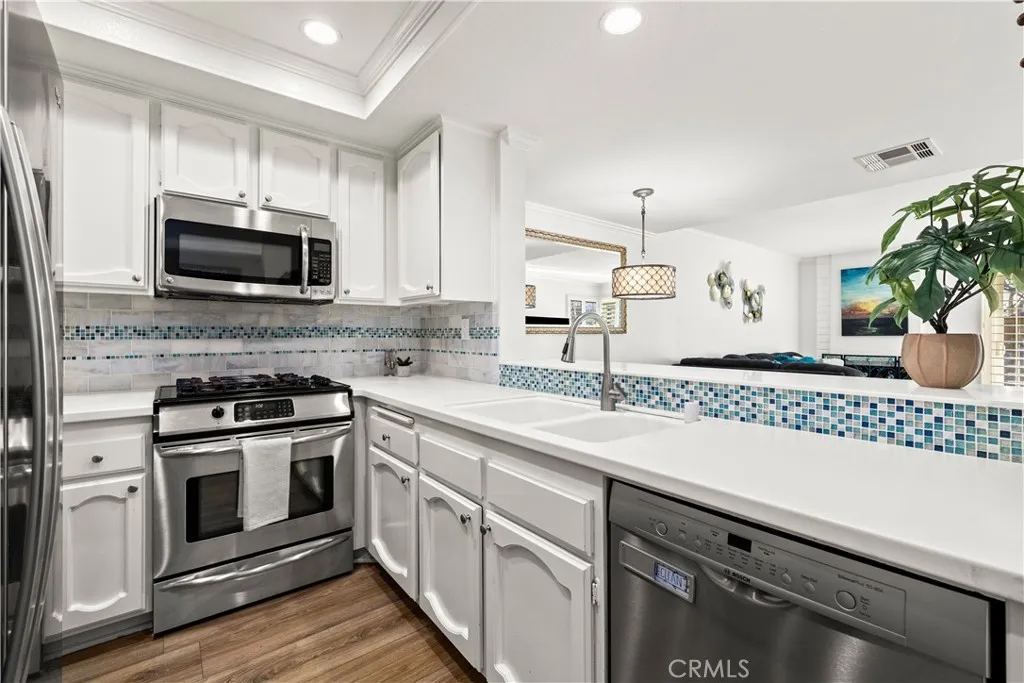 5151 Walnut, Irvine, California 92604 home-pic-1