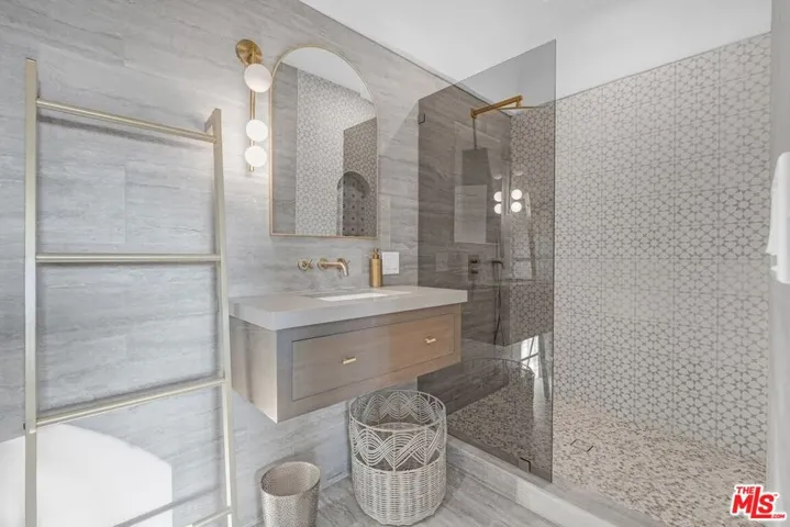 Office or first bedroom en sui