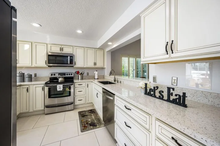 24-web-or-mls-LS_Royale_OPMG_0126_024