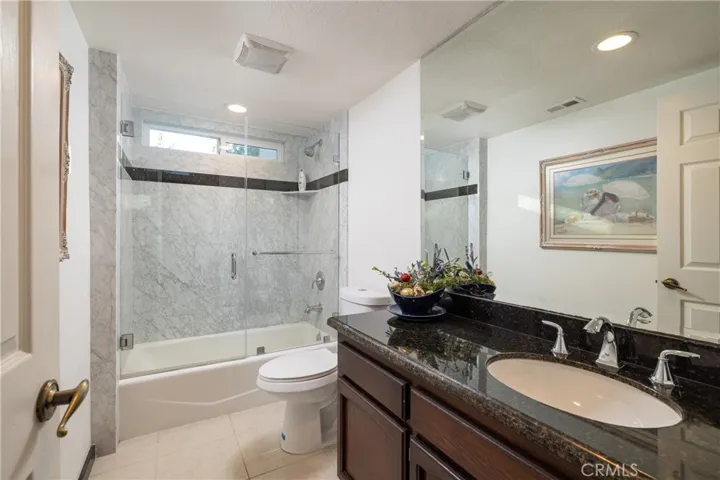 Main floor en-suite bathroom