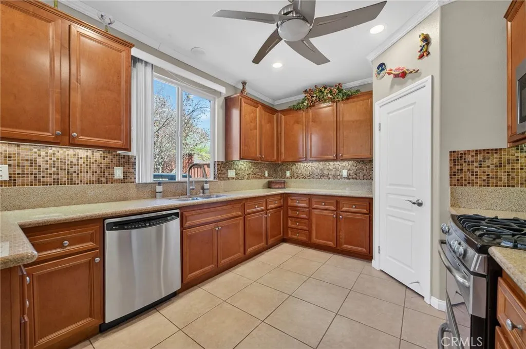 9284 Stephenson Lane, Hemet, California 92545 home-pic-25