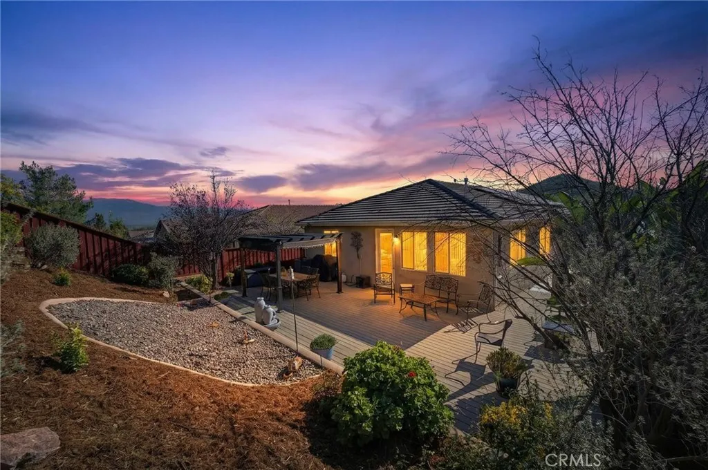 9284 Stephenson Lane, Hemet, California 92545 home-pic-2